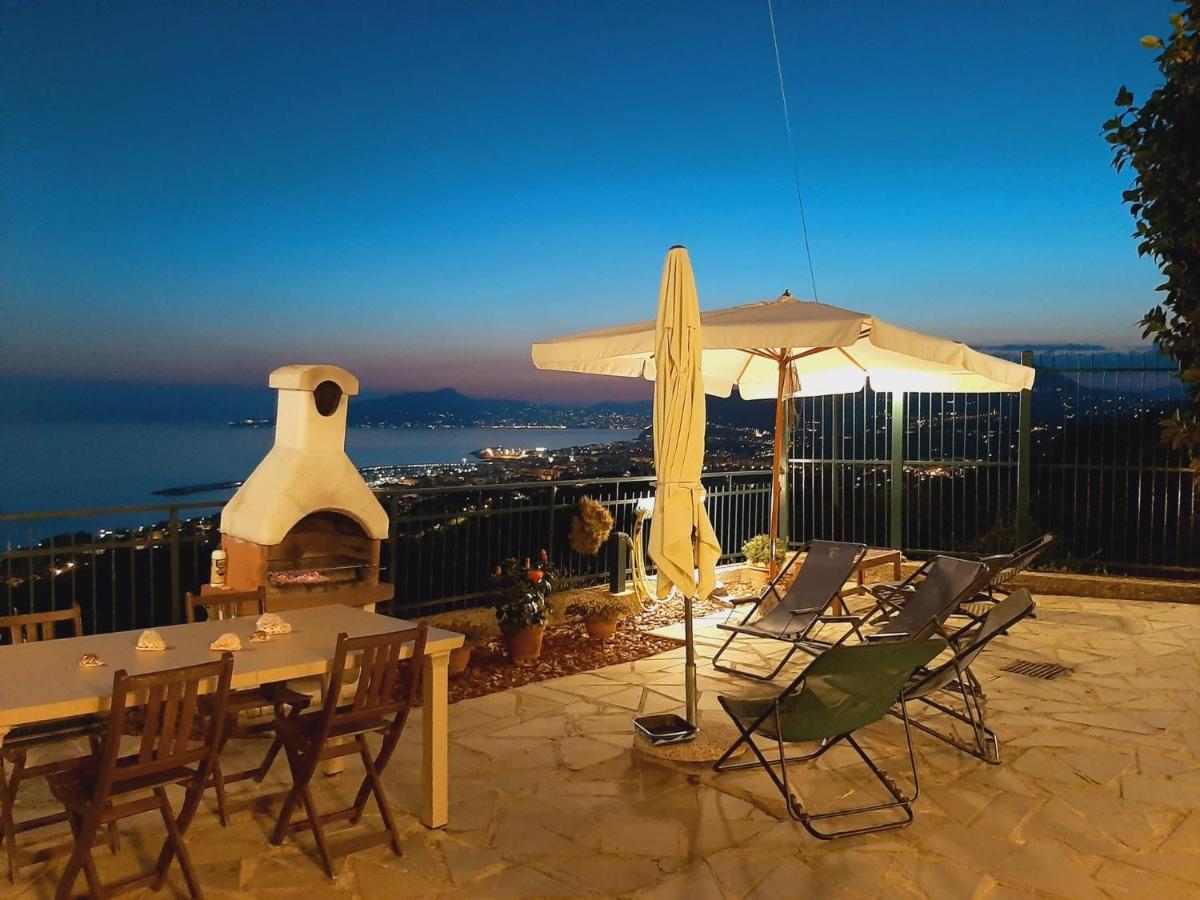 Sarina House Ocean View *